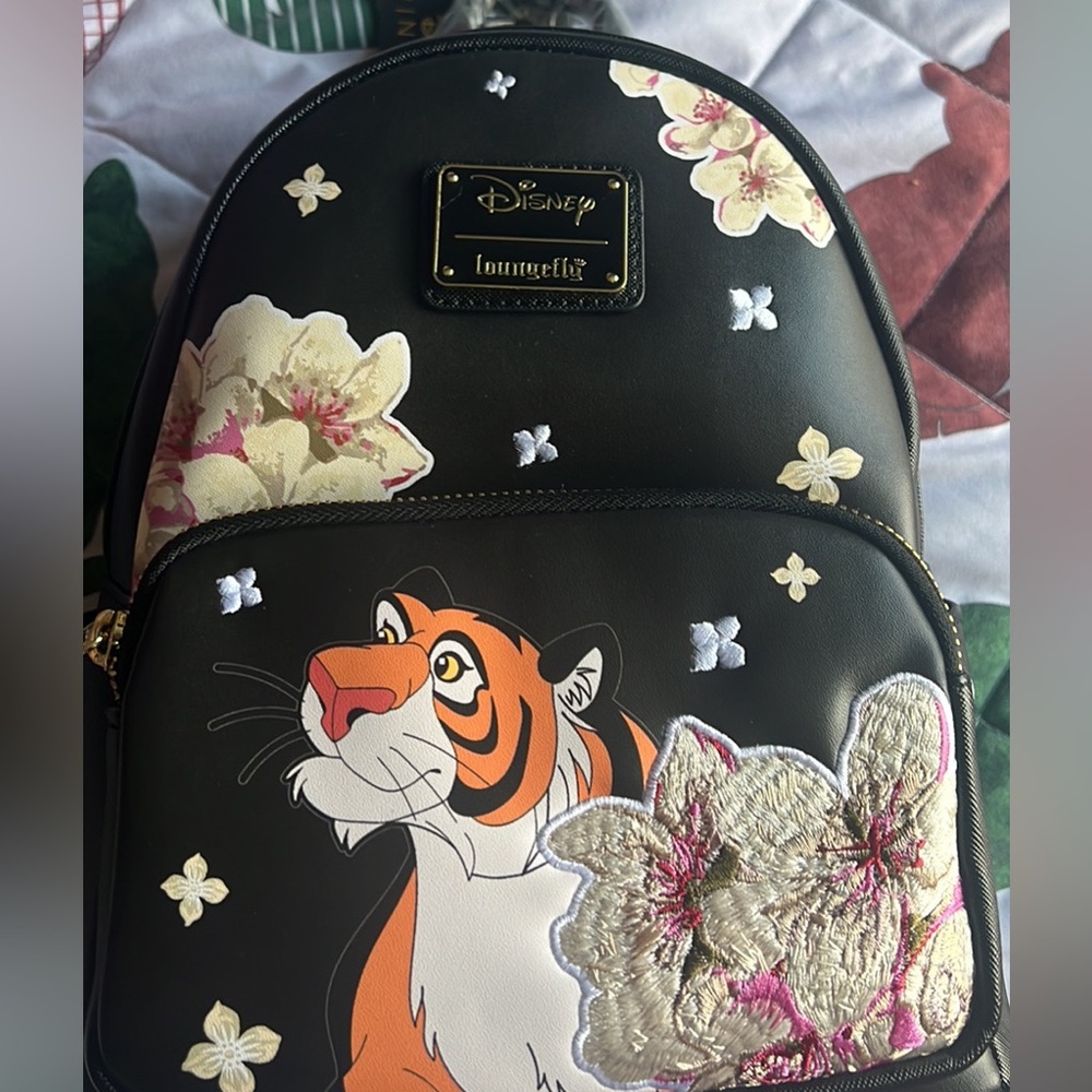 Brand new with tags Alladin Loungefly bag